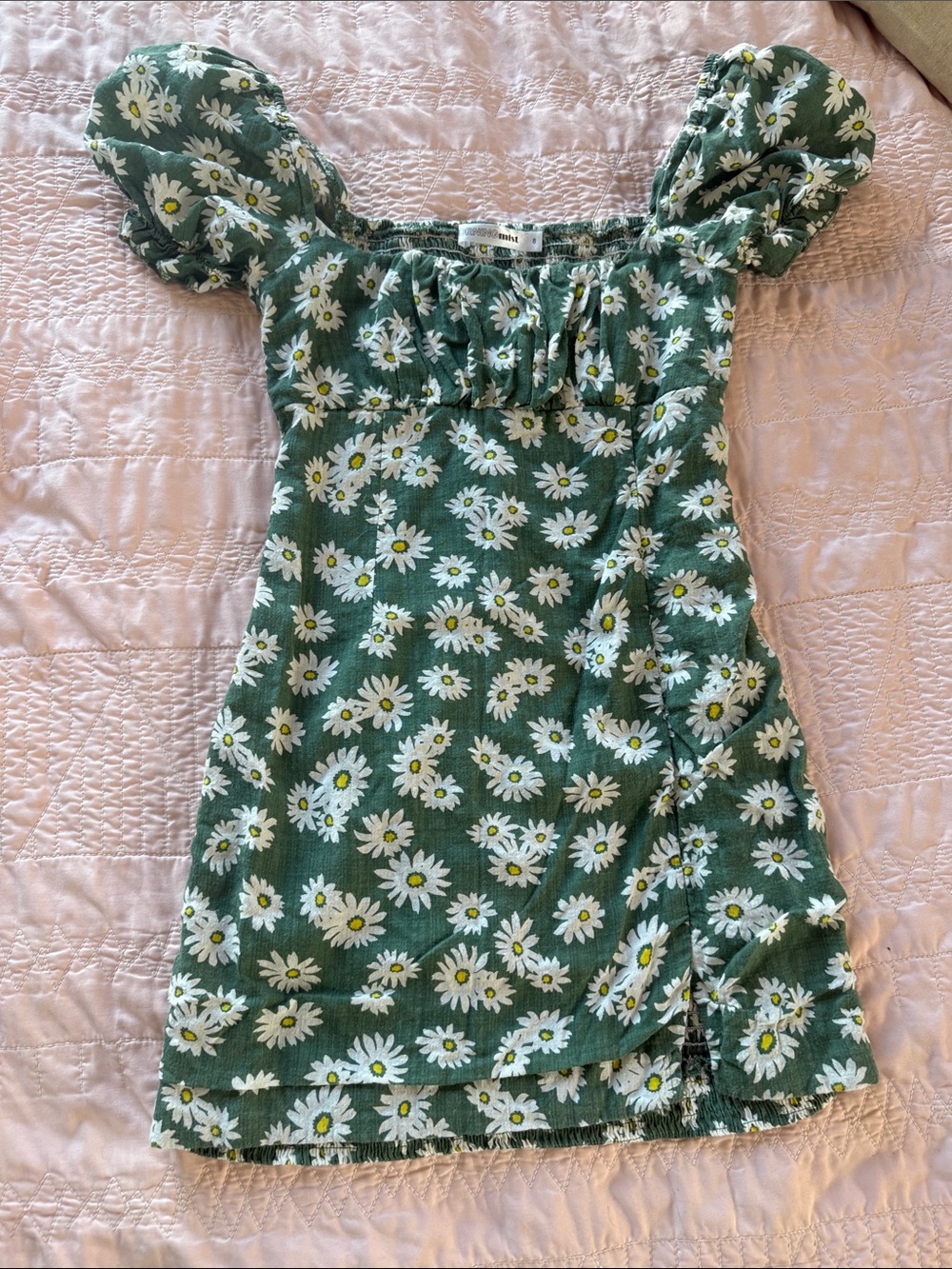 Green Daisy Puff-Sleeve Mini Dress